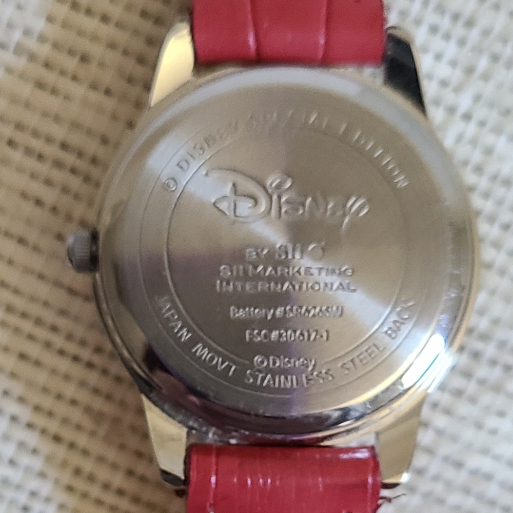 Disney Mickey & Minnie Love Watch - Picture 4 of 7